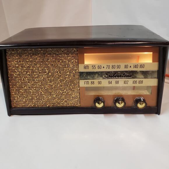 Vintage Radio - Still Hotter Than Your Tinder Date - Picture 12 of 12